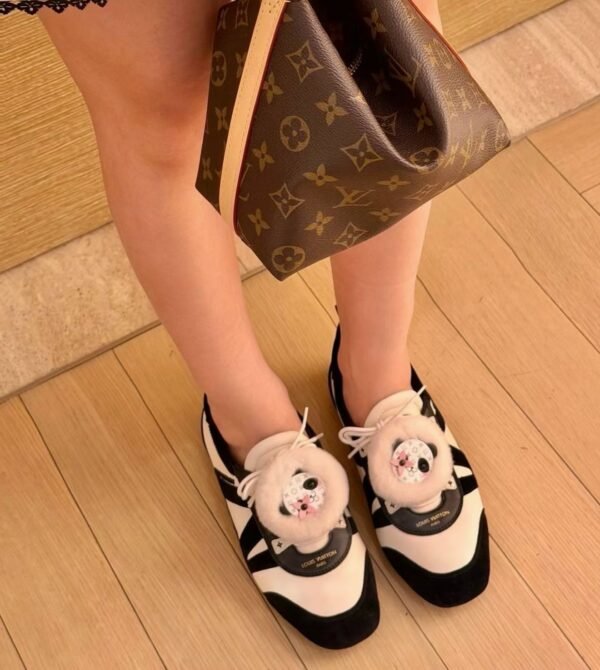 LOUIS VUITTON Sneakers