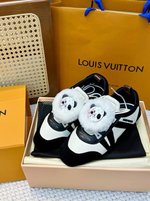 LOUIS VUITTON Sneakers