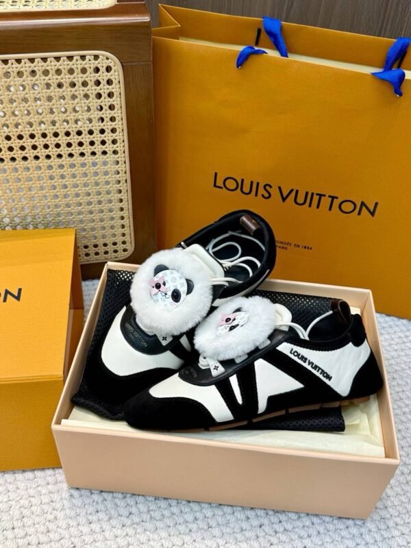 LOUIS VUITTON Sneakers
