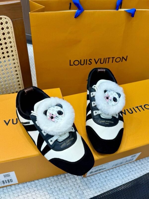 LOUIS VUITTON Sneakers