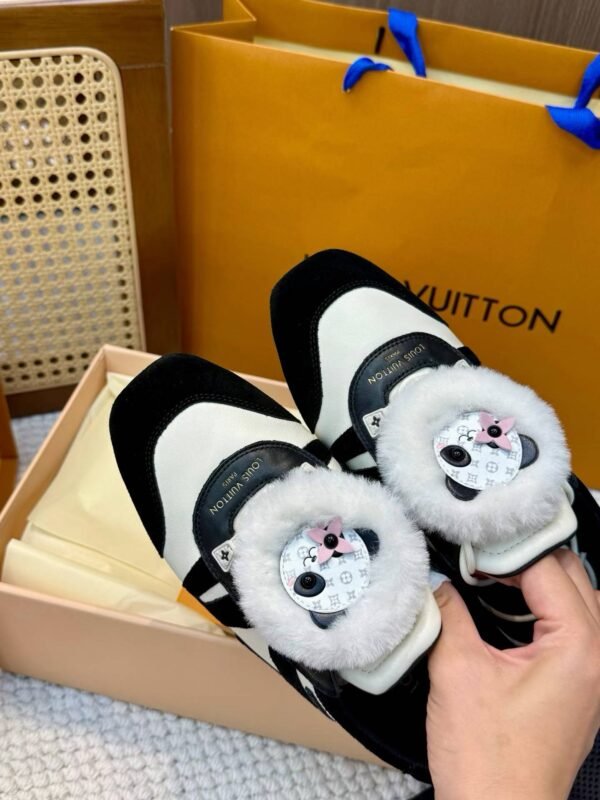 LOUIS VUITTON Sneakers