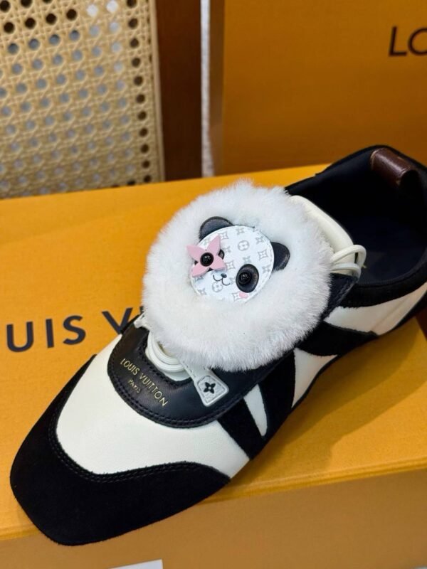 LOUIS VUITTON Sneakers