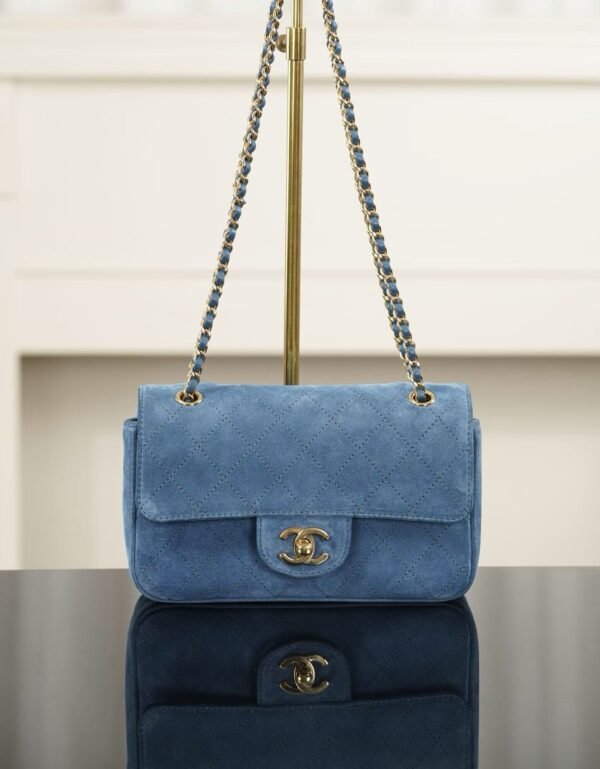 CHANEL MINI  Flap bag