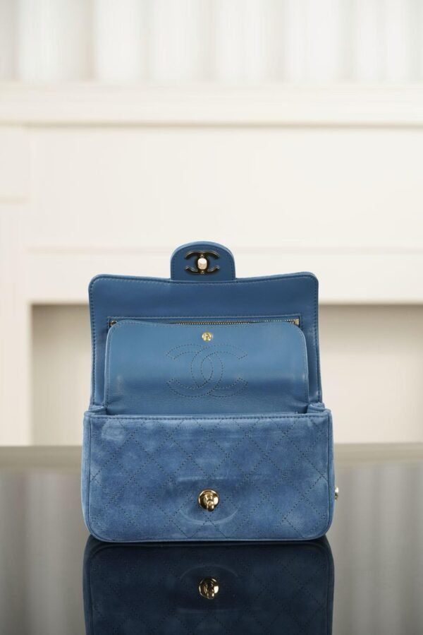 CHANEL MINI  Flap bag