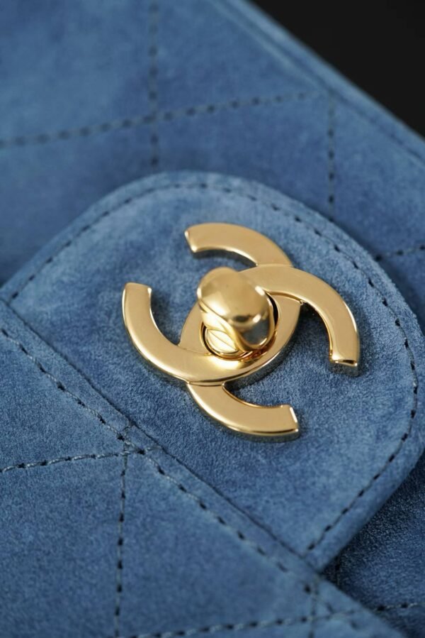 CHANEL MINI  Flap bag