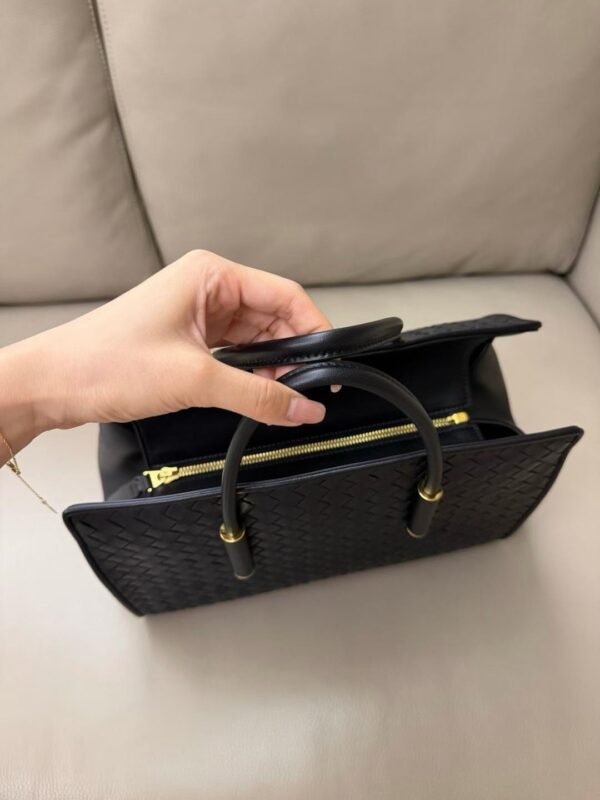 BOTTEGA VENETA Small Barbara Tote