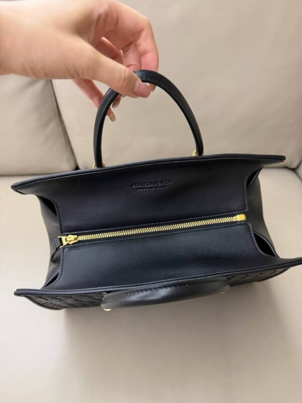 BOTTEGA VENETA Small Barbara Tote