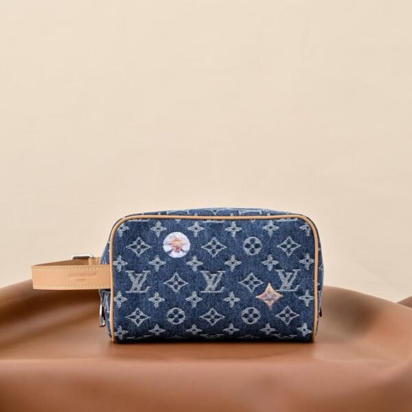 LOUIS VUITTON M28363 LOCKER DOPP  KIT