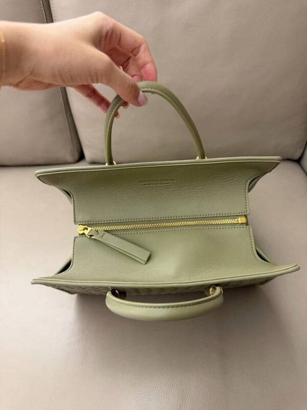 BOTTEGA VENETA Small Barbara Tote