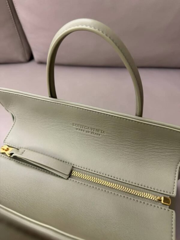 BOTTEGA VENETA Small Barbara Tote