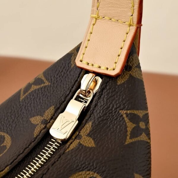 LOUIS VUITTON POCHETTEHILLS M27509