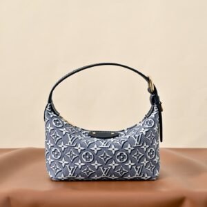 LOUIS VUITTON POCHETTEHILLS M2A155