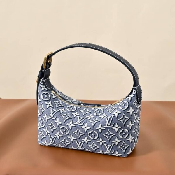 LOUIS VUITTON POCHETTEHILLS M2A155