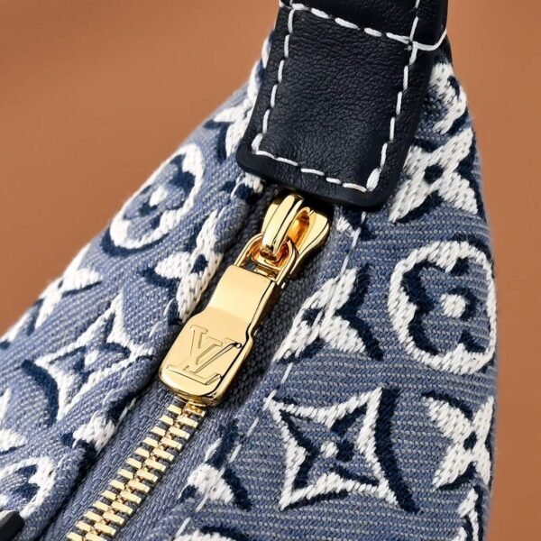 LOUIS VUITTON POCHETTEHILLS M2A155