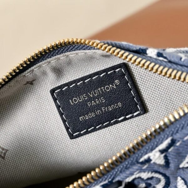 LOUIS VUITTON POCHETTEHILLS M2A155