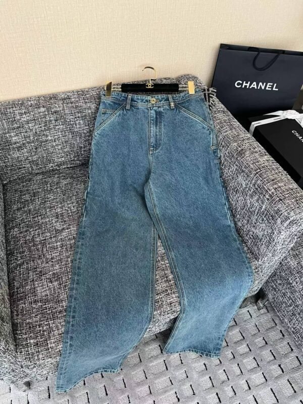 CHANEL Jeans