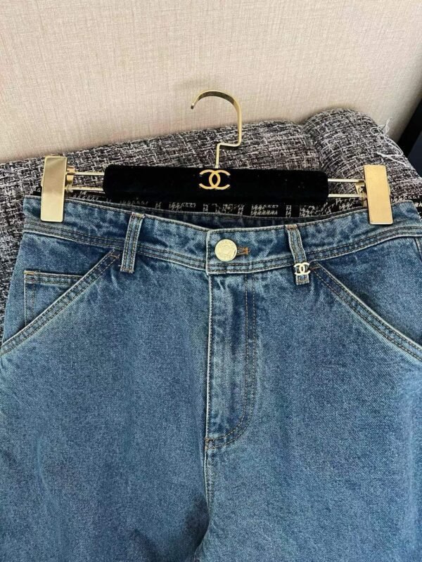 CHANEL Jeans