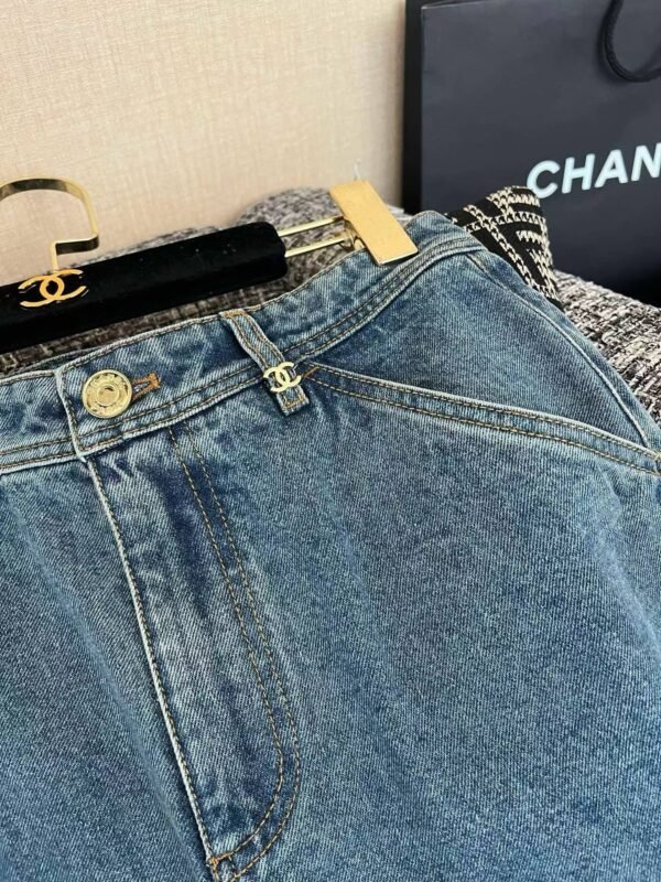CHANEL Jeans