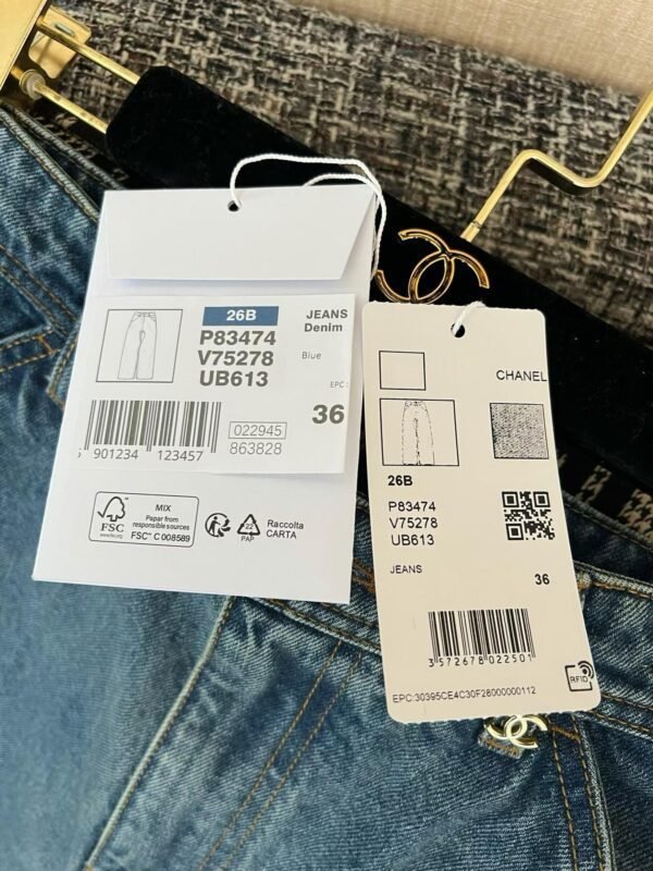 CHANEL Jeans