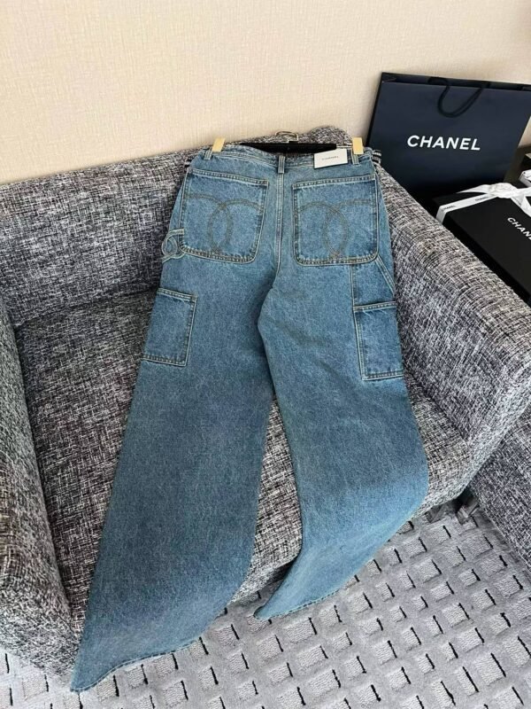 CHANEL Jeans