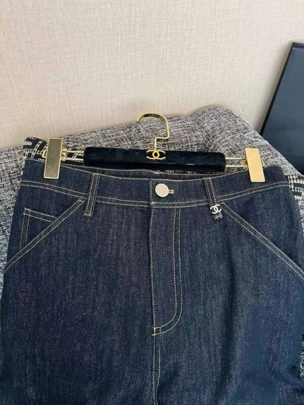 CHANEL Jeans