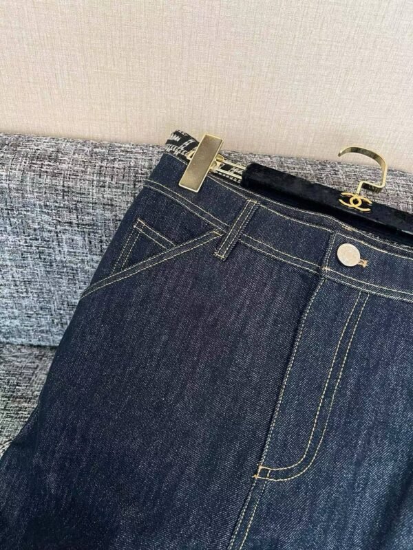 CHANEL Jeans