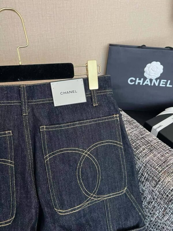 CHANEL Jeans