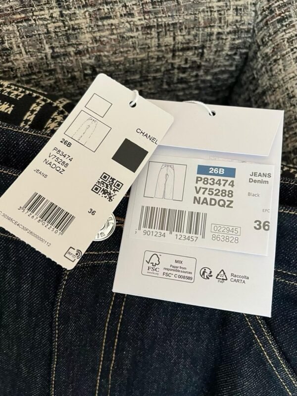 CHANEL Jeans