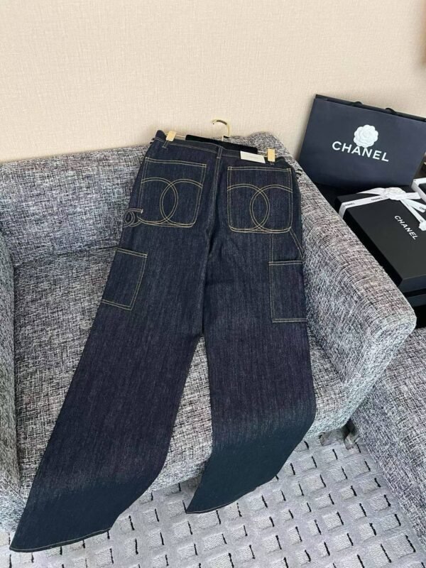 CHANEL Jeans