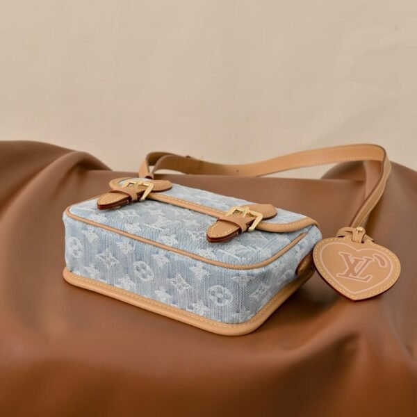 LOUIS VUITTON SATCHEL M2A647