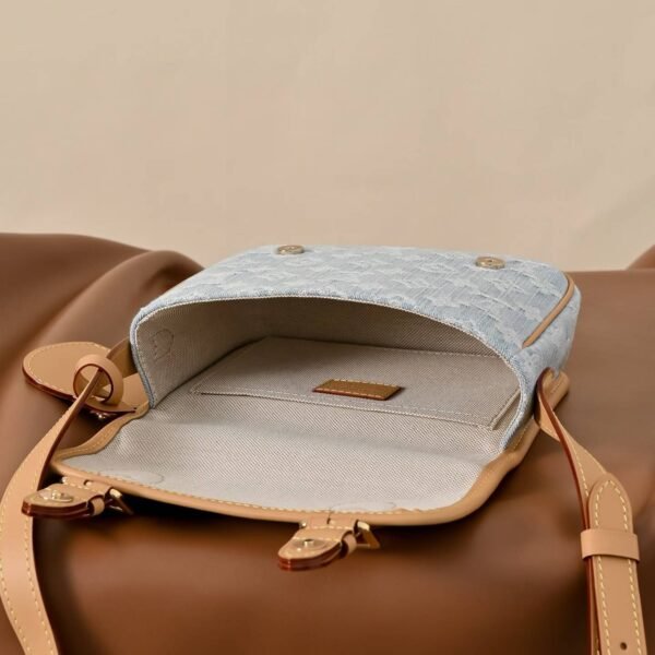 LOUIS VUITTON SATCHEL M2A647