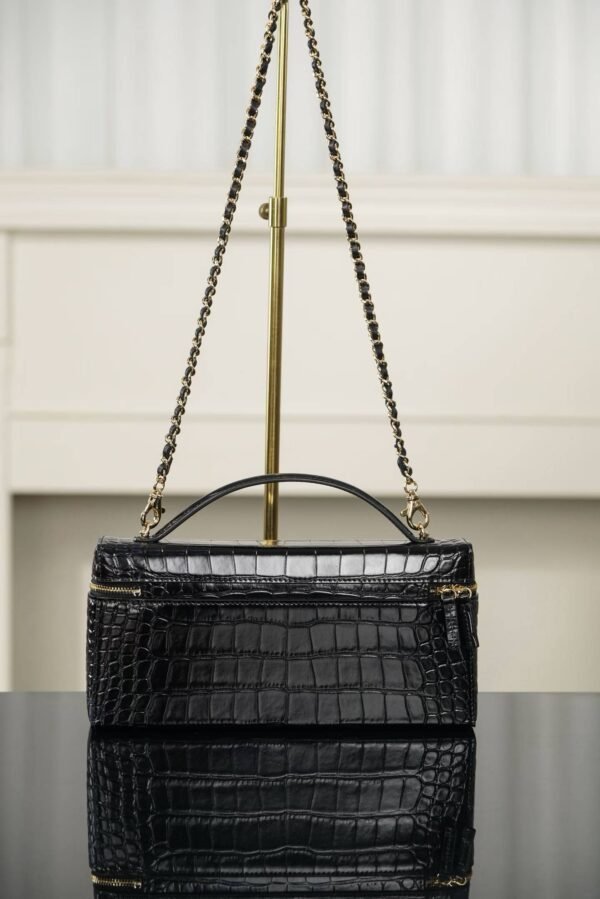 CHANEL Vanity with Chain