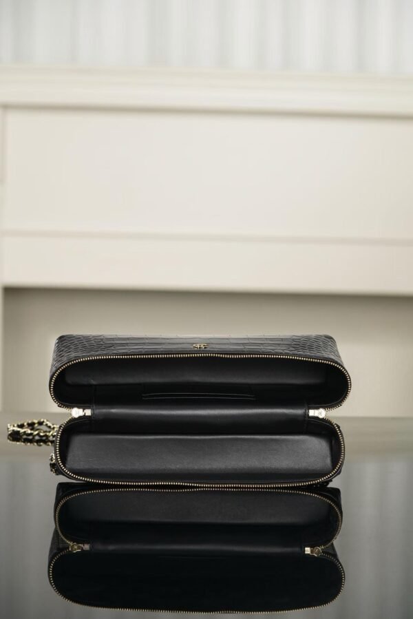 CHANEL Vanity with Chain