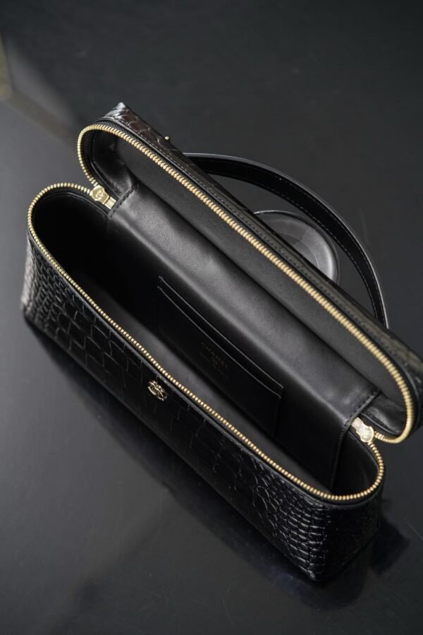 CHANEL Vanity with Chain