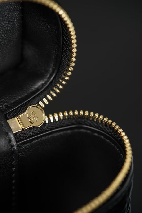 CHANEL Vanity with Chain