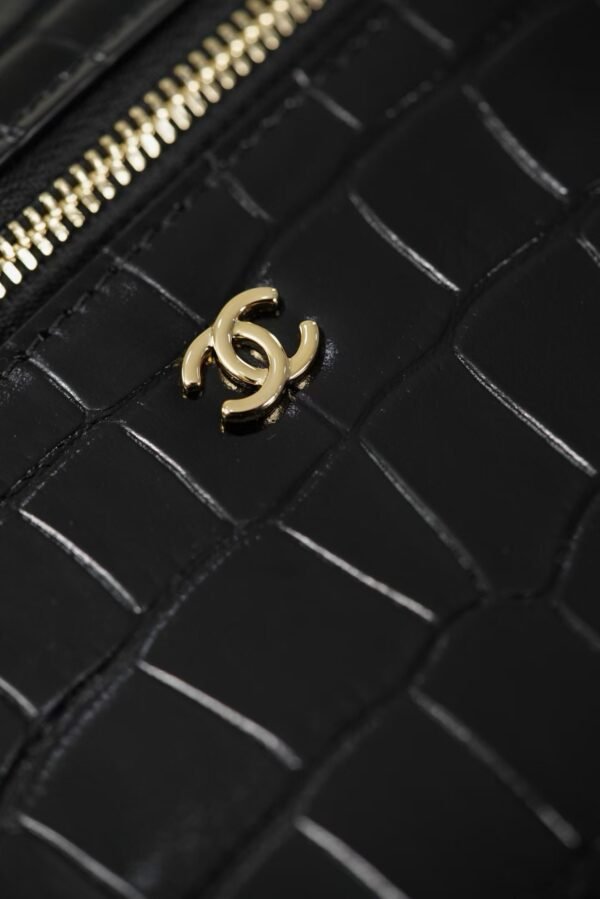 CHANEL Vanity with Chain