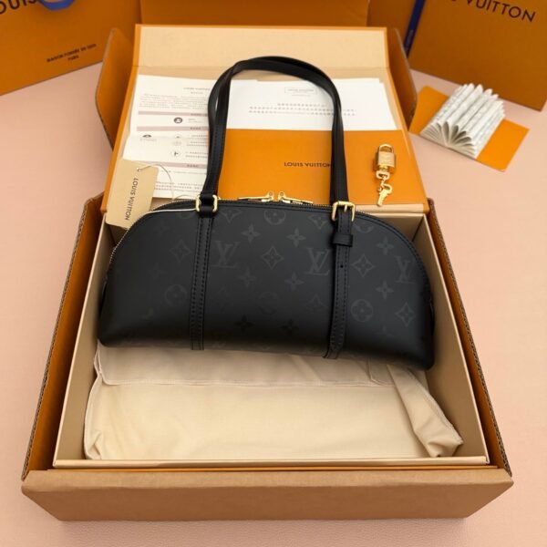 LOUIS VUITTON  M3A167   Squire East West Bag
