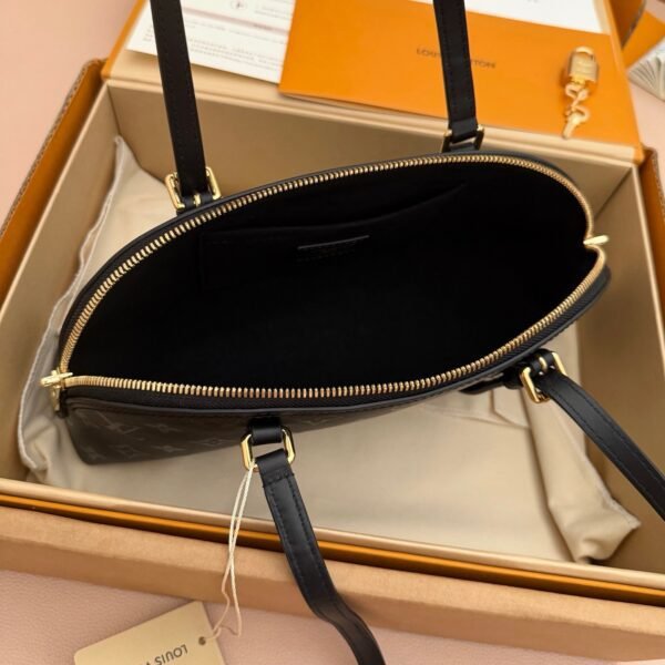 LOUIS VUITTON  M3A167   Squire East West Bag