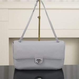 CHANEL Maxi Flap bag