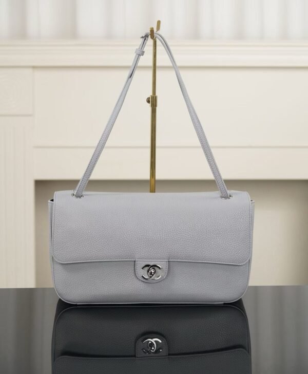 CHANEL Maxi Flap bag