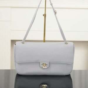 CHANEL Maxi Flap bag