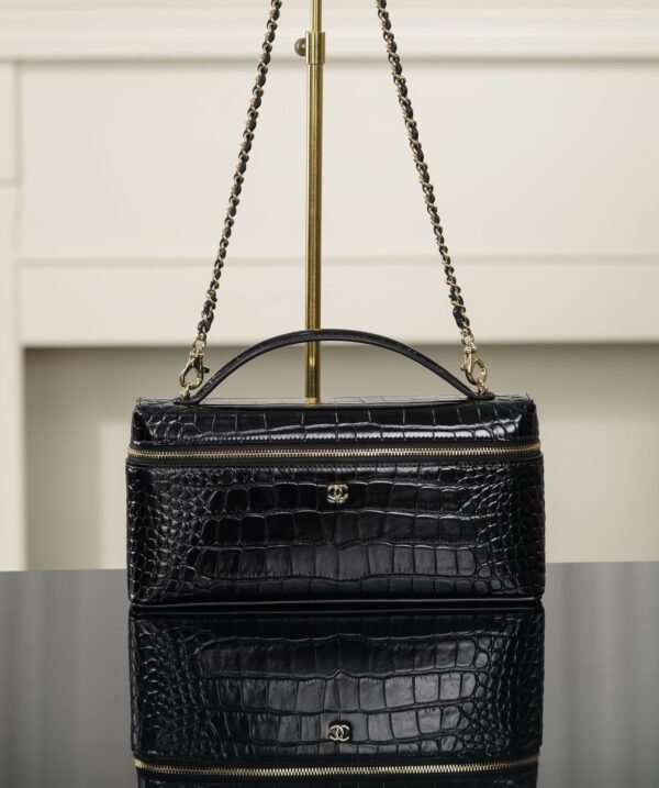 CHANEL Vanity with Chain
