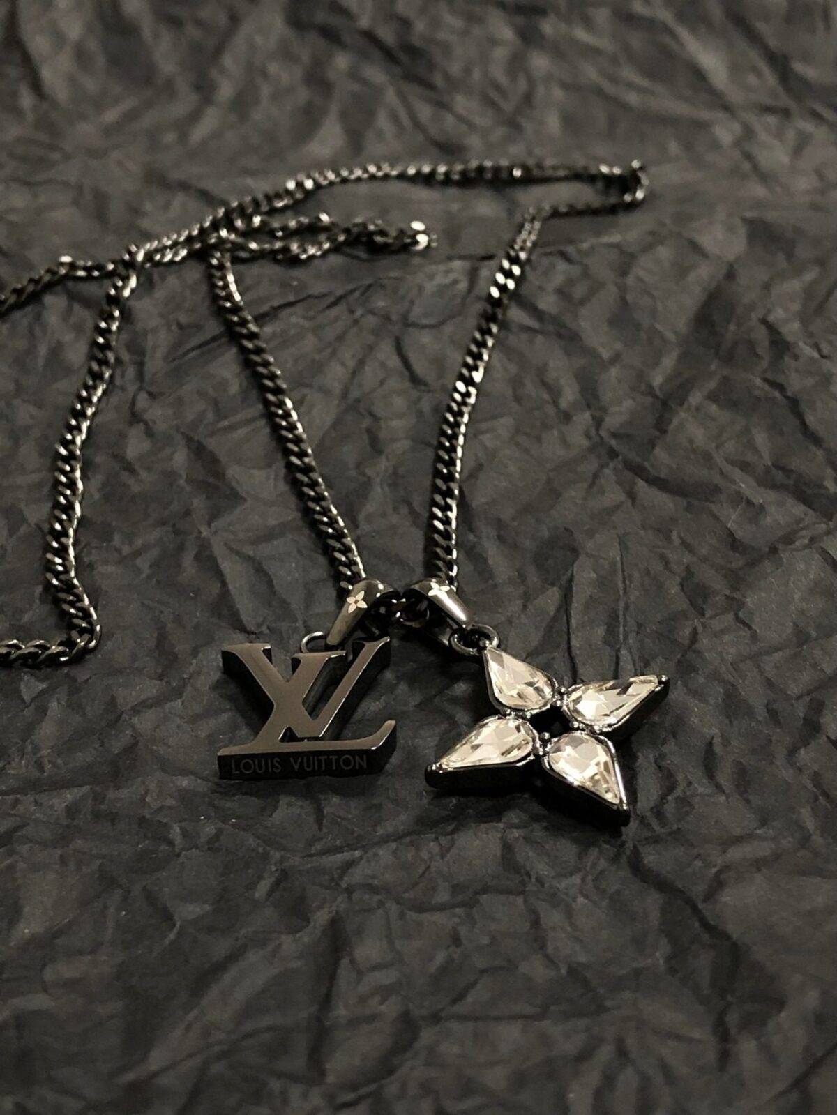 LV 22 Four-leaf clover Necklace - Image 2