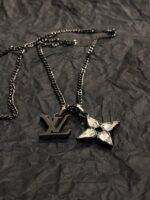 LV 22 Four-leaf clover Necklace - Image 2