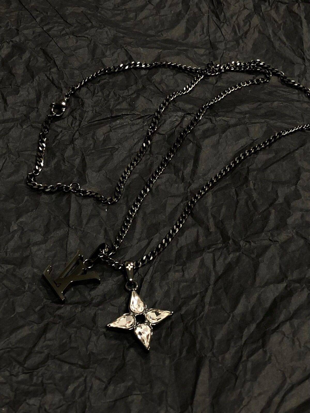 LV 22 Four-leaf clover Necklace - Image 3
