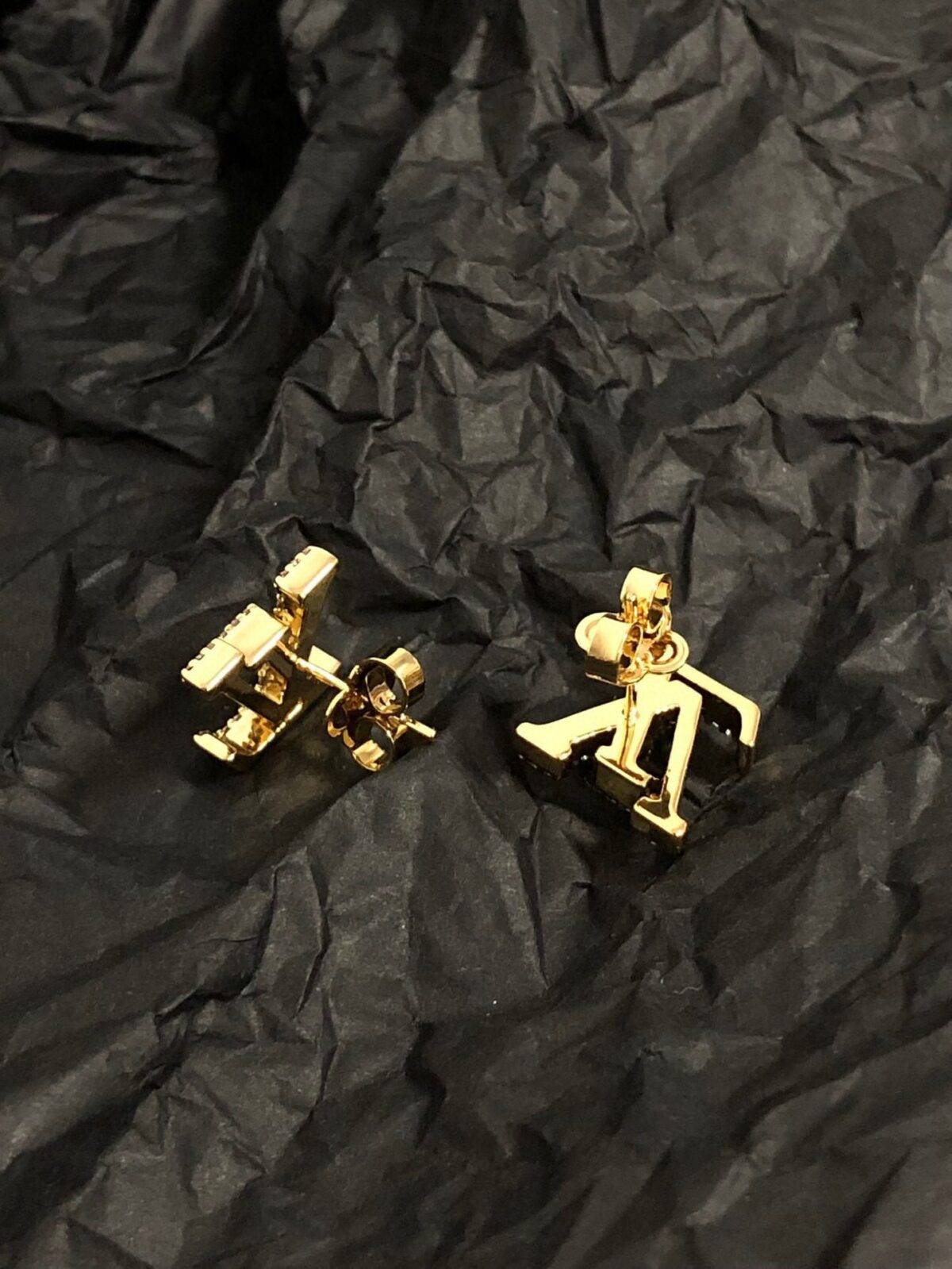 LV Diamond Stud Earing - Image 3