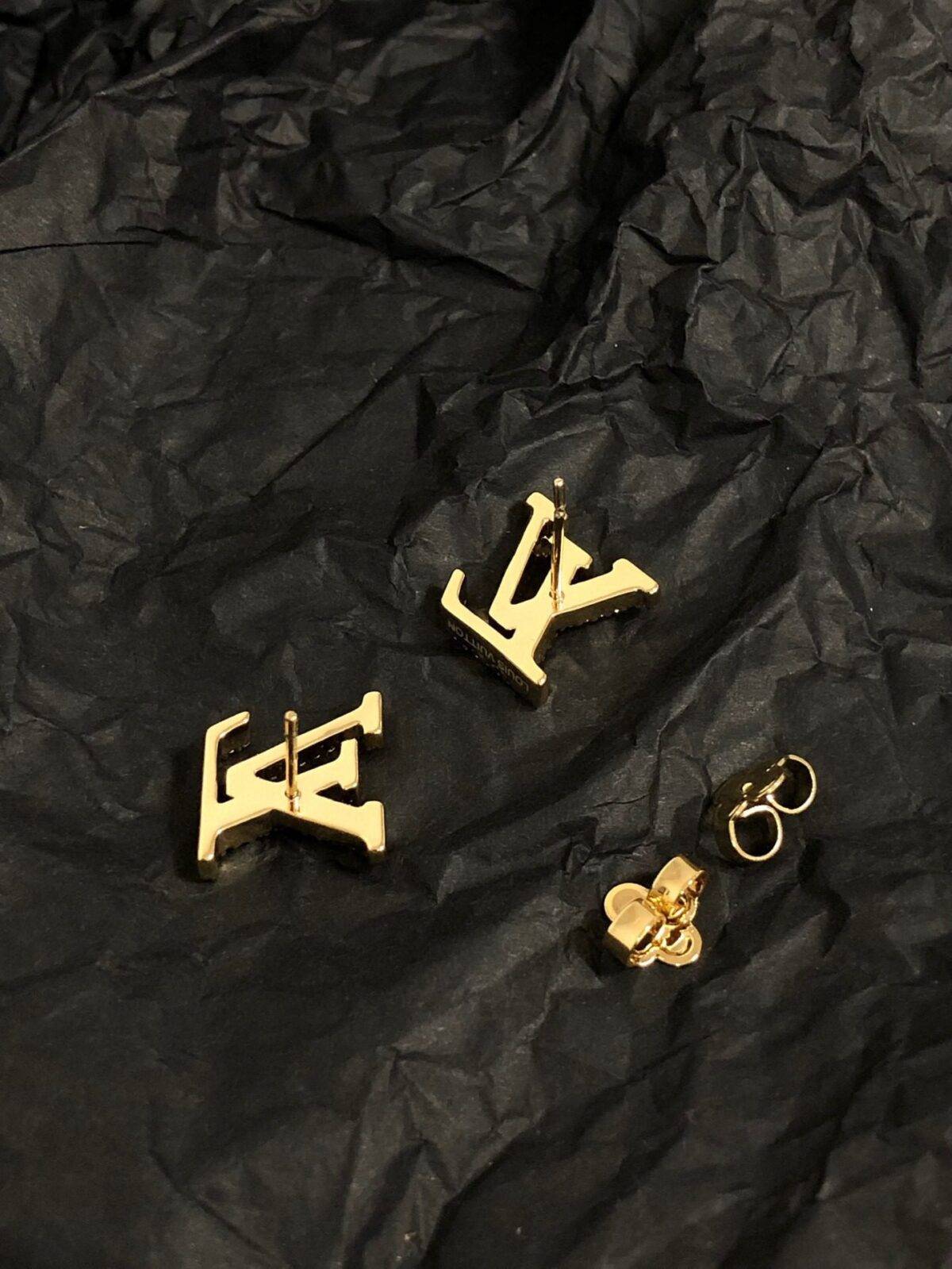 LV Diamond Stud Earing - Image 4