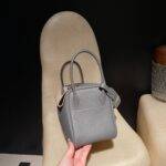 HERMES Lindy 26 Color:0L Clemence leather - Image 5