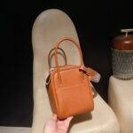 HERMES Lindy 26 Color37 Clemence leather - Image 5