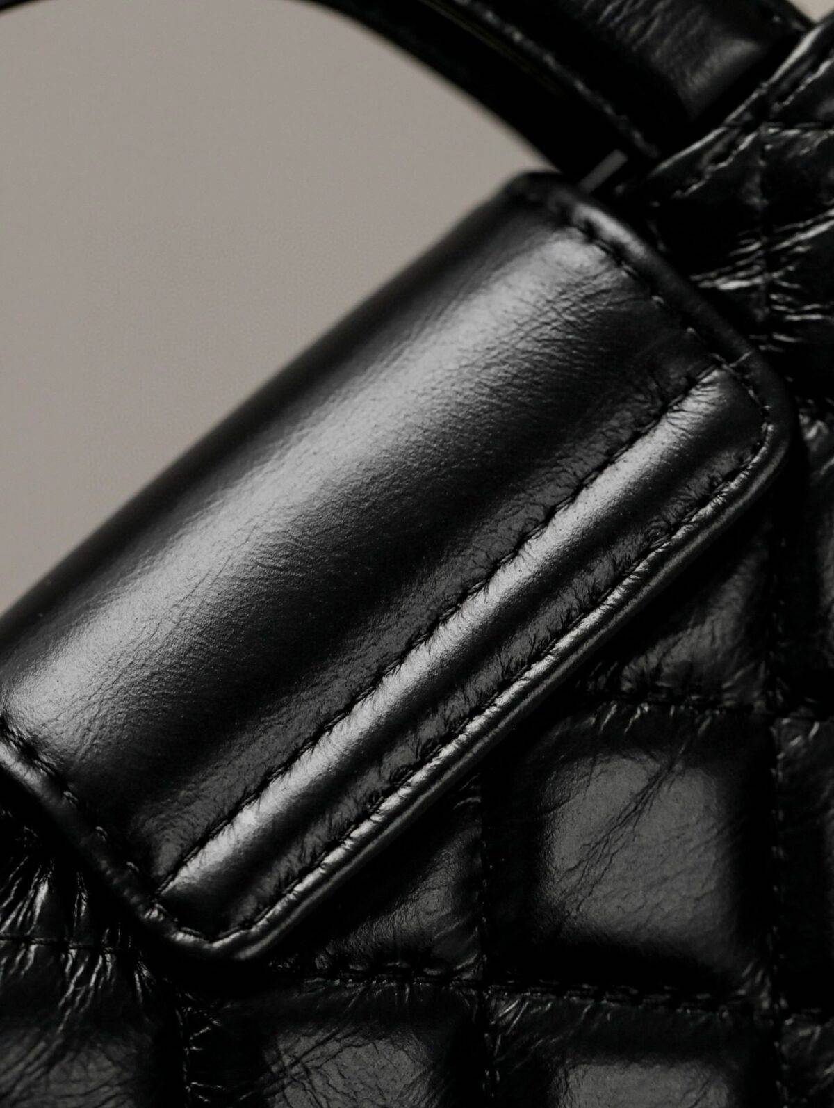 CHANEL 23K Clutch With Chain(Mini) - Image 9